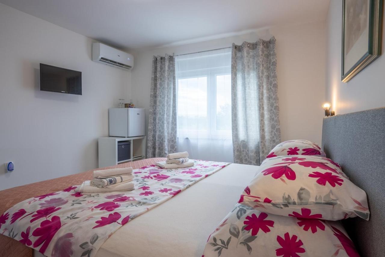 Restaurant & Rooms Nino Porat  Exterior photo
